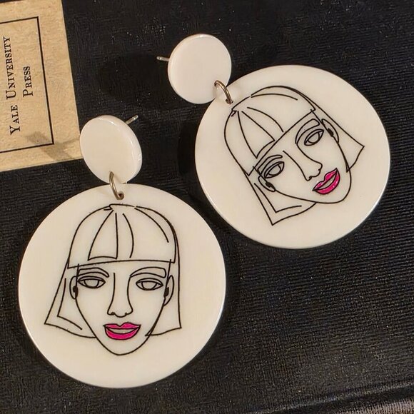 Handmade Jewelry - Retro 80s Style Artsy Woman Red LIps Face Vintage Lucite Pendant Dangle earrings
